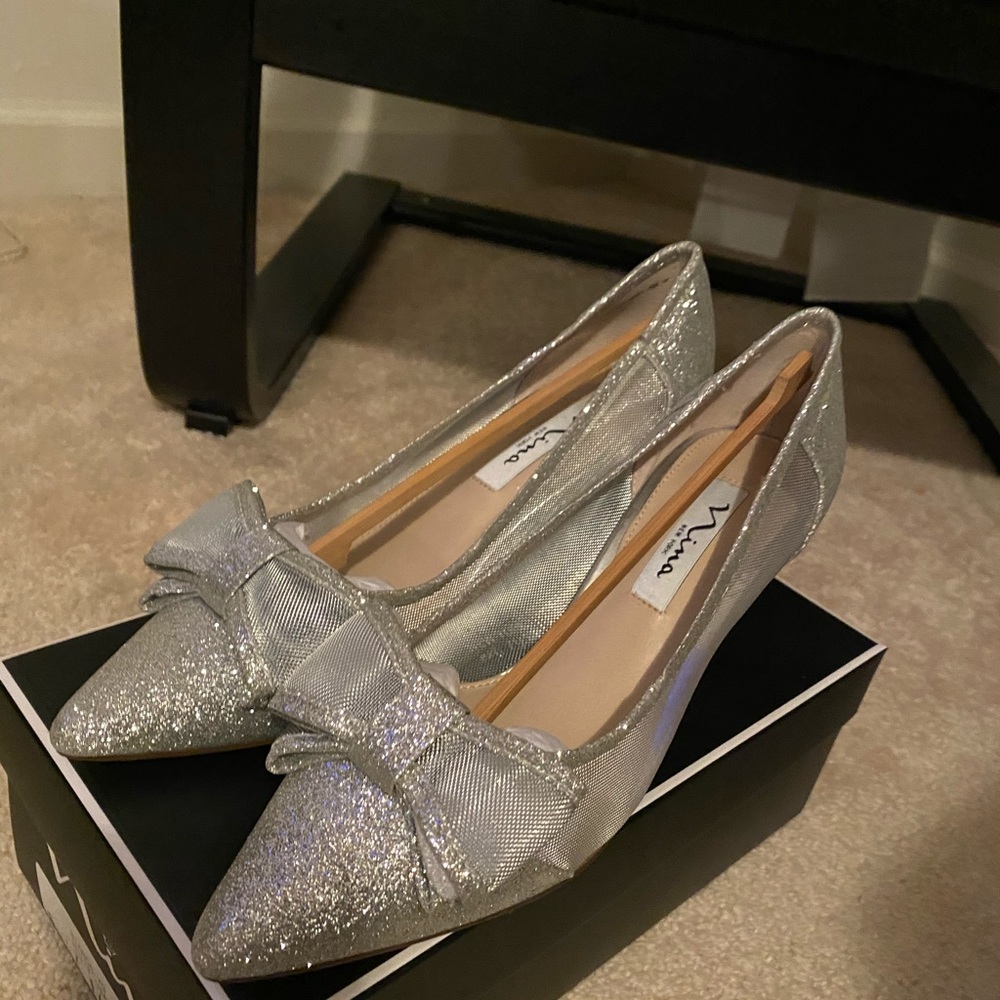 Glittery silver kitten heeled dress pump. - Picture 2 of 7